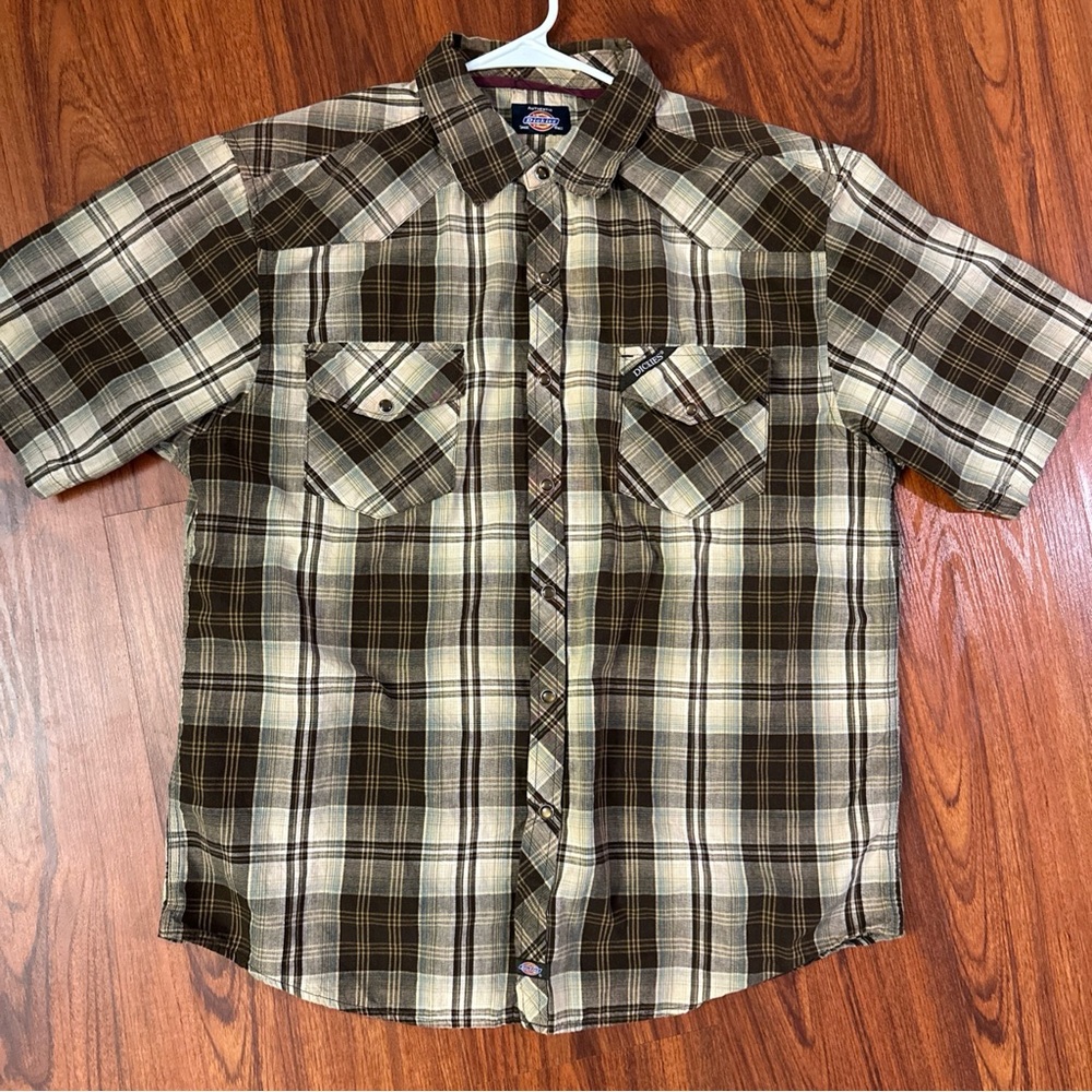 Dickies Men's Casual Plaid Shirt in Brown and cream XL.